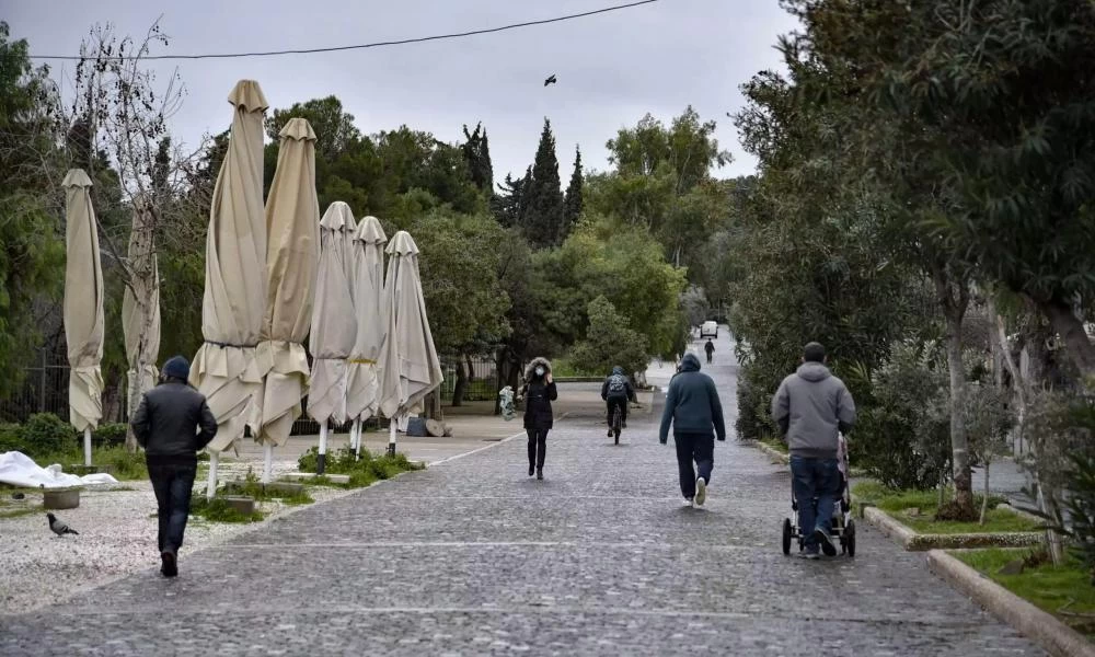 Μετάλλαξη Όμικρον: Όλα τα συμπτώματα σε εμβολιασμένους και μη